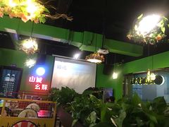 大堂-川渝窈妹纸包鱼·齐齐哈尔烤肉