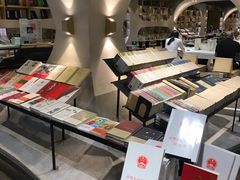 -钟书阁(珍园店)