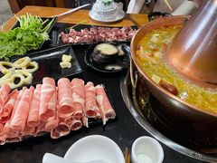 -果松木炭酸菜铜火锅·外婆参鸡汤