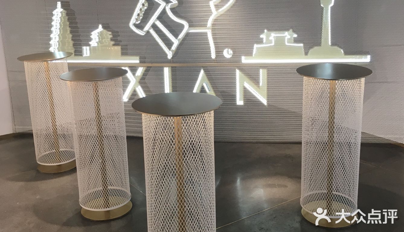 喜茶Lab人少景美好拍照出品西安限定喜茶的钟楼店!