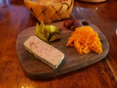 NO1自家鹅肝酱配酸菜和冈冈法棍-羽深肉铺 Steak & Wine