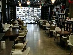 -钟书阁(松江泰晤士小镇店)