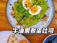 牛油果煮蛋吐司-RAC BAR(安福路店)