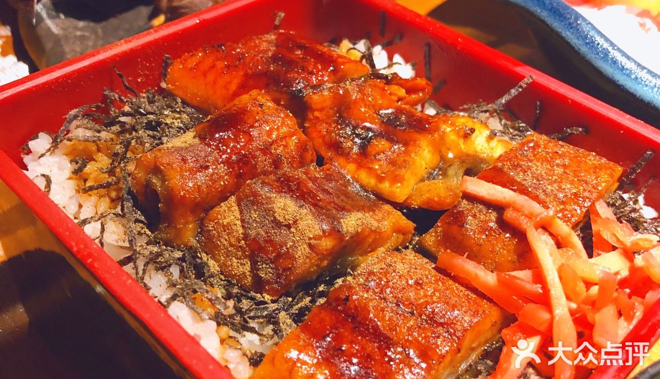 和姐妹们相聚在黑门乐酒天，真是吃🉐️有滋有味!