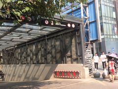 -万达广场菱角湖店-地面停车场