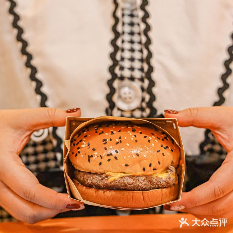 芝士控看过来‼️麦当劳安格斯厚牛培根堡真香