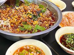 -周良天山牛杂城(天山路总店)