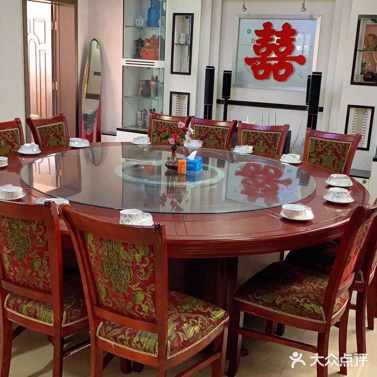 跟闺蜜两人出来玩，选择了黄金海岸的环境，各方面都还不