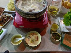 -墨脱石锅椰子鸡•香草鸭•东山羊(大东海店)