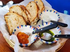 三种酱配酸面包-Mesa Madre梅萨妈妈·Bintana(国贸店)