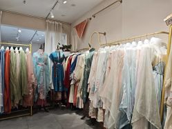 -一揽芳华汉服旗袍体验馆(拙政园店)