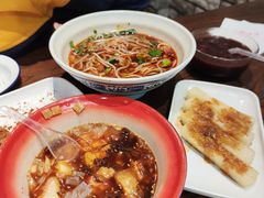 -爆炸头阿姨小四川正宗川味小吃(无任何分店)