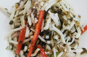Snow Cabbage and Pork Shreds Stir-Fried with Rush Root