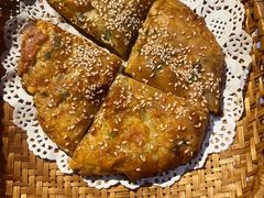 -帅巴人舅母子腊蹄民俗村