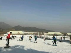-十三陵雪世界滑雪场