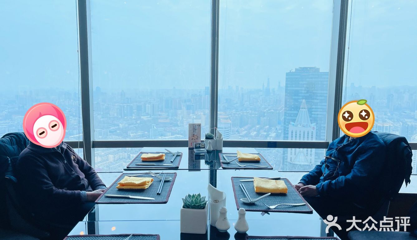 奶奶过生日选择在这里庆祝 服务： 工作日提前预定了座