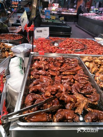 面包现烤现卖，价格比面包店便宜不少