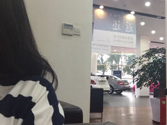 -上海星瀚奔驰4S店(长寿路店)