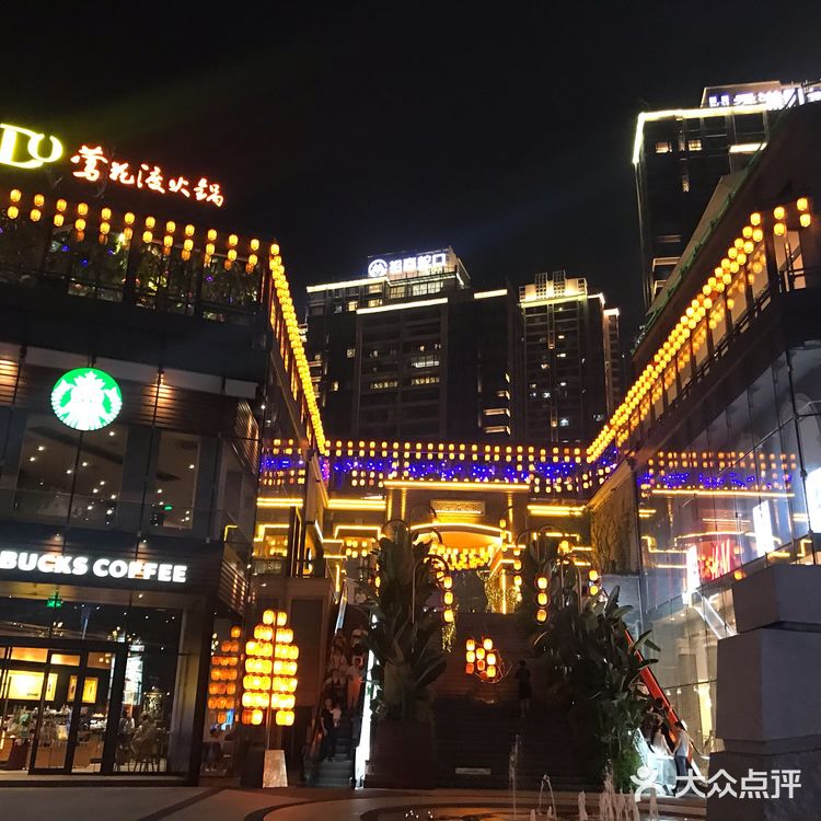 长嘉汇弹子石老街。开在孙家花园里的星巴克