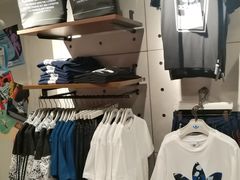 -阿迪达斯(百联徐汇商业广场运动旗舰店)