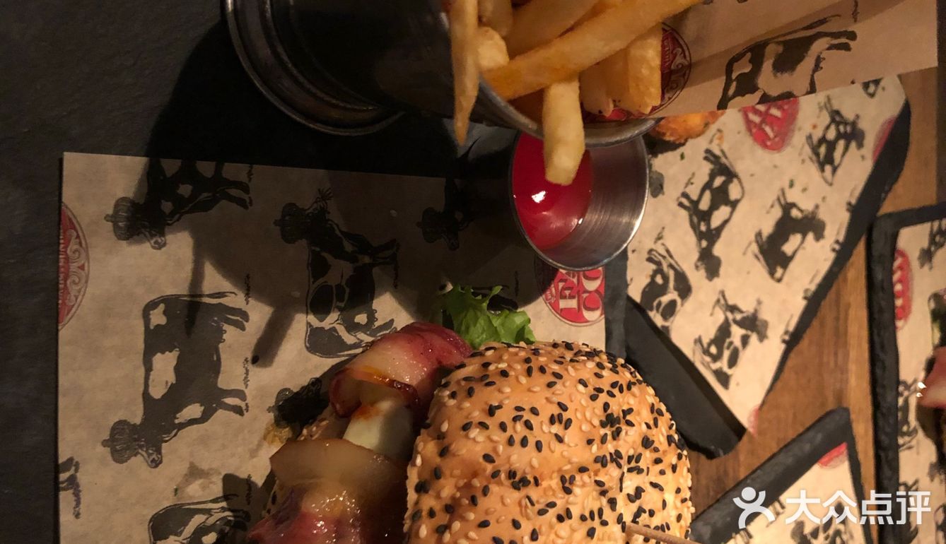 晚上正好走进了这家fat