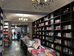 -钟书阁(松江泰晤士小镇店)