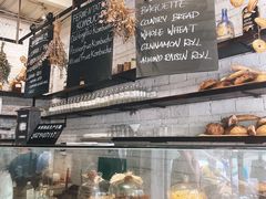 面包甜点陈列柜-O'mills Sourdough Bakery&Bistro(永嘉路店)