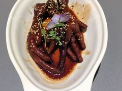 吮指鸡爪-桂满陇·手作小笼包&江南叫花鸡(中山公园店)