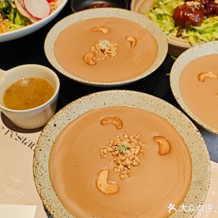 走进成都这家宋式美学素食餐厅