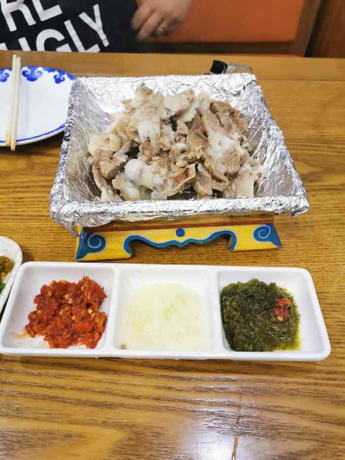 萨日娜阿妈蒙餐店-"抵达的第一餐,晚上九点了老板和老板娘都还.