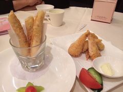 腐皮鲜虾卷和墨鱼卷，好吃啊-半岛太子酒家(海港城店)