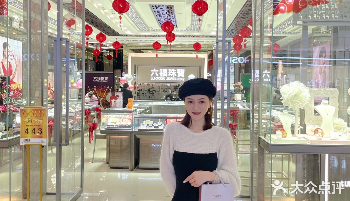 六福珠宝真的太可啦！新年戴金年年有金！