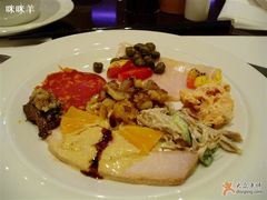 salami,鹰嘴豆……-咖啡苑自助餐厅·中国大饭店