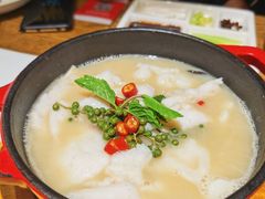 酸汤煮嫩滑鱼片-小大董·烤鸭(王府井apm店)