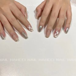 -花岐款式专研健康美甲沙龙