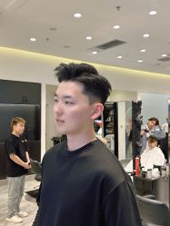 -BULB STUDIO 巴柏明星发型工作室