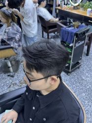 -藤野造型专业烫染接发