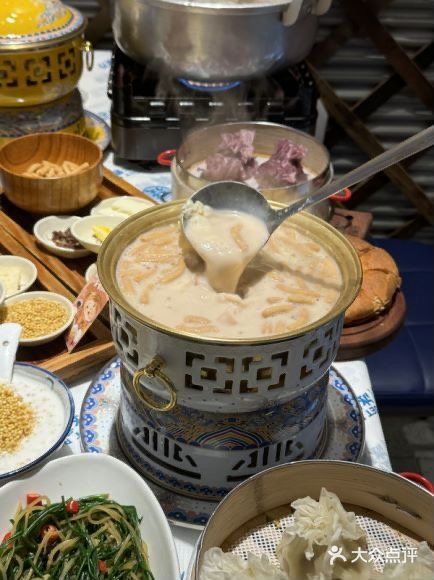 日，快来体验不一样的美味。精选上等羊肉，以晶莹冰块煮制