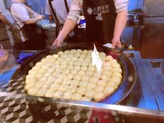制作生煎-小杨生煎(香港名都店)