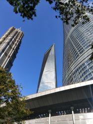 草坪上可以看到陆家嘴三巨头-上海中心宴会厅·婚礼中心