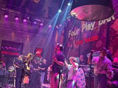 -FOUR PLAY BAR