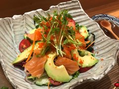 三文鱼牛油果沙拉-鮨鲸·和牛烧(三里屯店)
