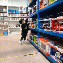 -逝水玩具折扣店
