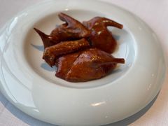 玻璃皮润烧乳鸽皇-北京厨房(西安SKP店)