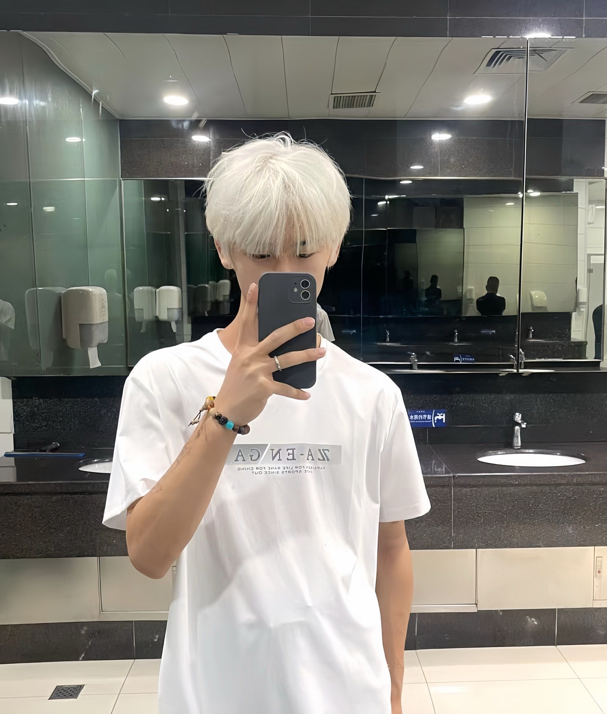 白色头发也可以很时尚