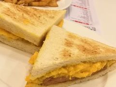 白猪仔餐肉蛋三文治-大哥餐厅(西城花园店)