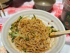 -肥肥虾庄·金牌油焖大虾(汉街SKP店)