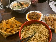 -爆炸头阿姨小四川正宗川味小吃(无任何分店)