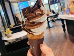 香草黑巧双重口味软冰淇淋-GODIVA(国际金融中心店)