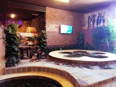 -泉城欧乐堡戏水湾艺术养生温泉